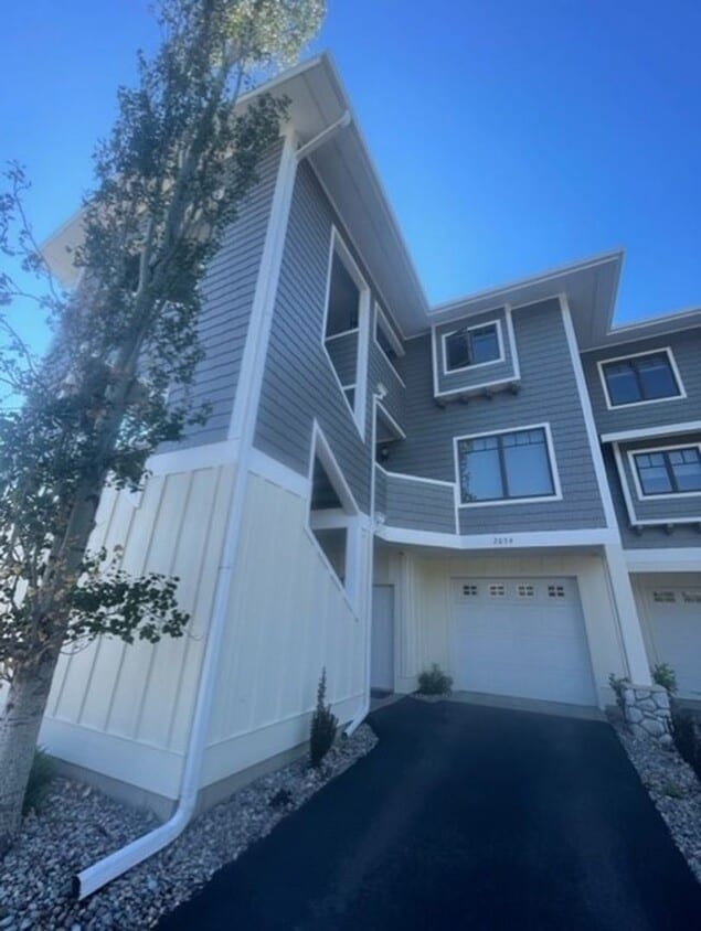 Primary Photo - 2 br, 2.5 bath House - 2024 Marina Court