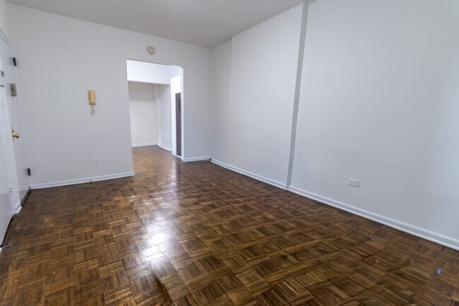 Foto del edificio - 328 E 30th St