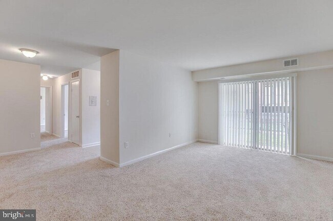 Foto del edificio - 229 43rd Rd NE