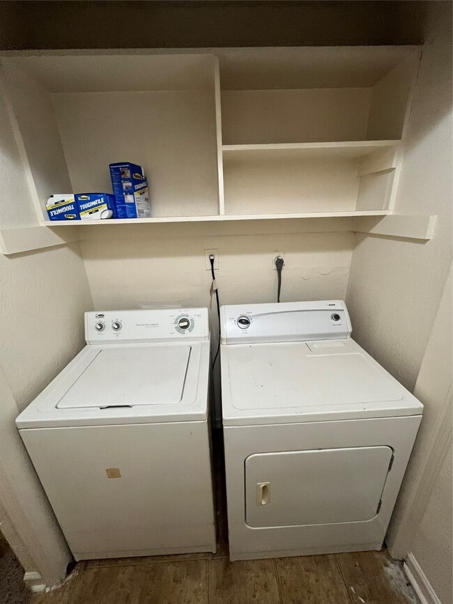 Building Photo - 8100 Creekbend Dr