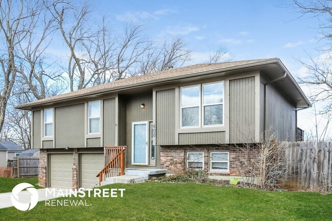 Building Photo - 406 E 164th Terrace