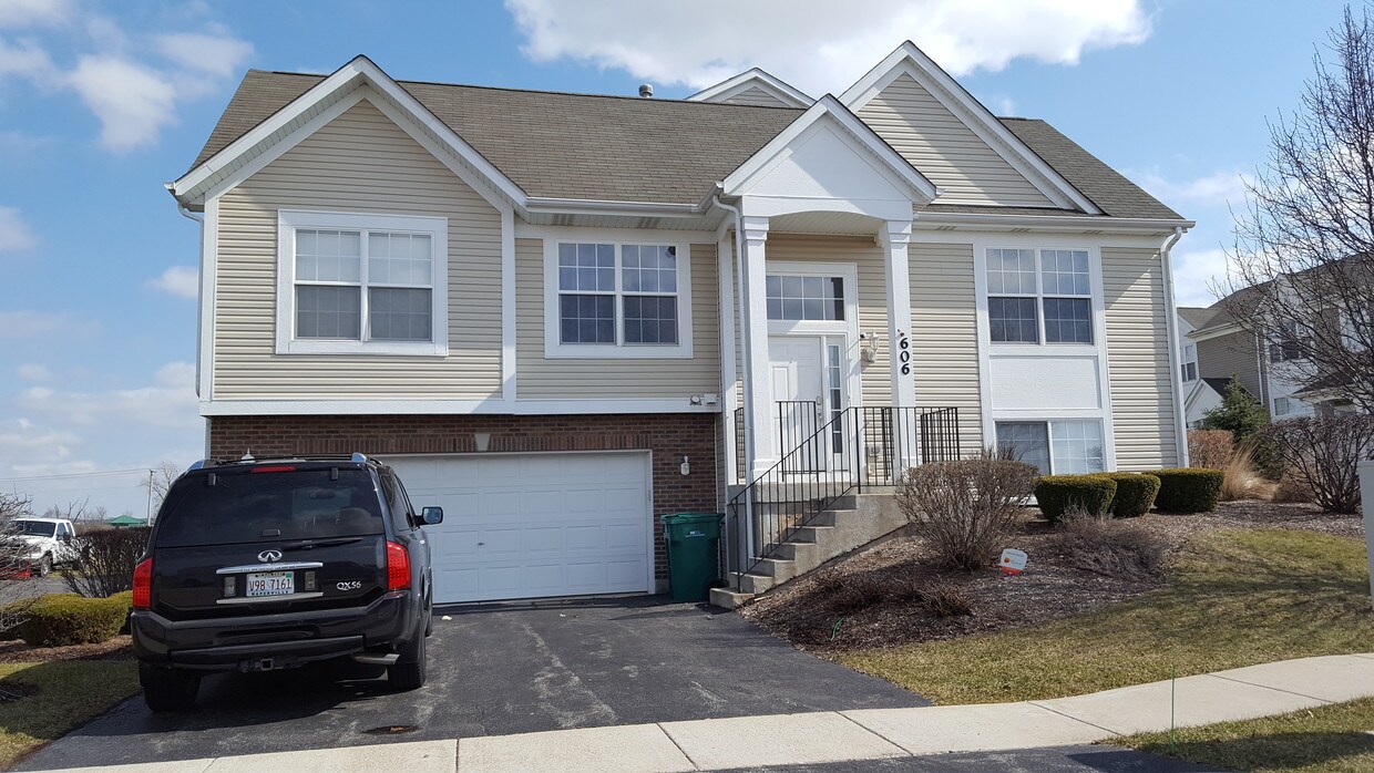 Front View - 606 Berry Ridge Dr