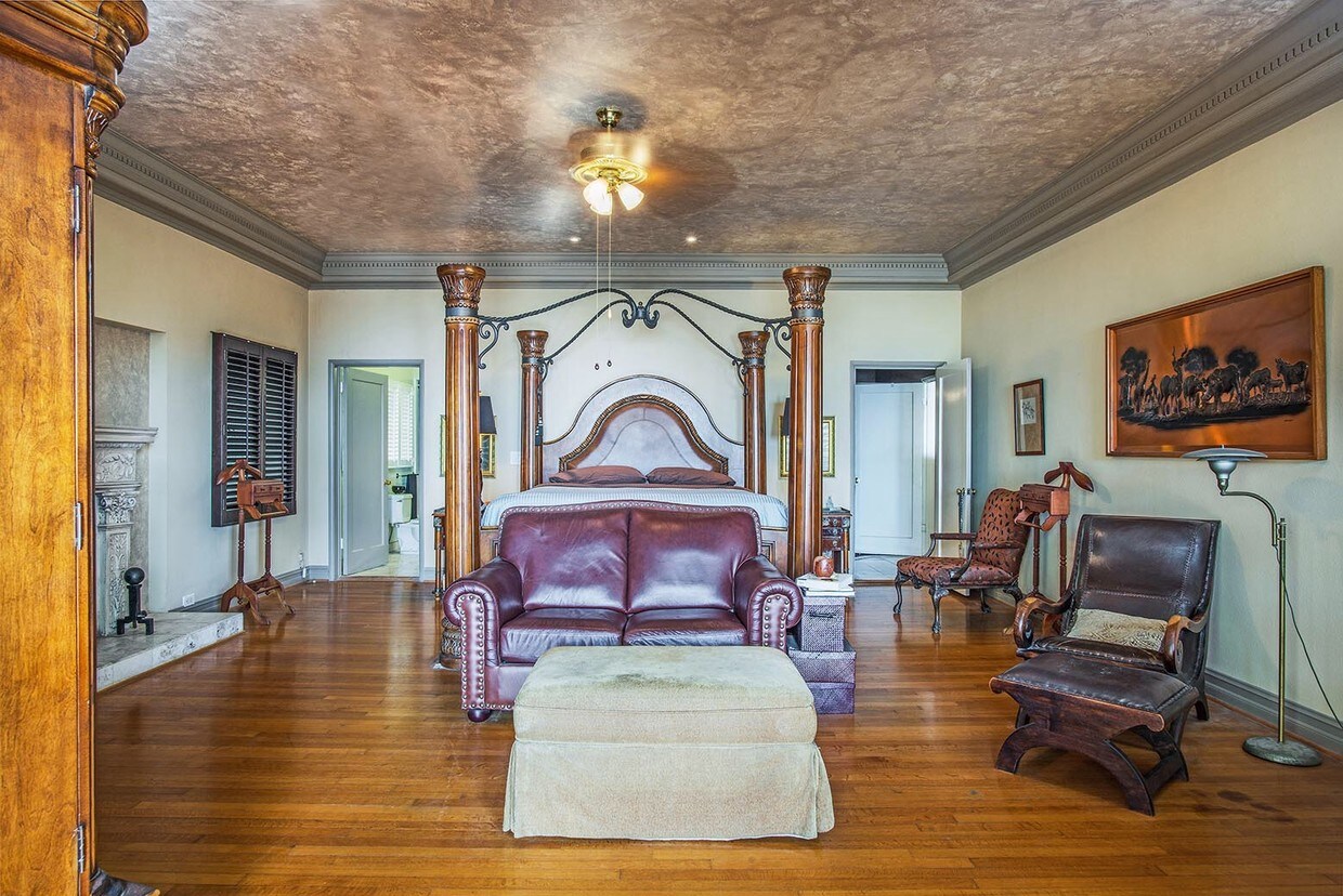 Master Bedroom - 1800 E Ocean Blvd