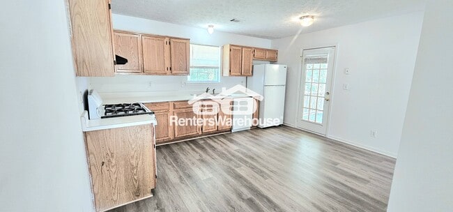 Foto del edificio - 5785 Creekside Dr