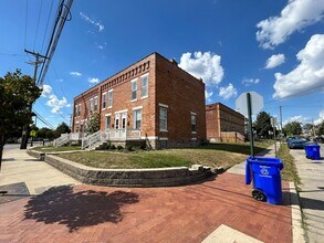 Building Photo - 850-852 E Livingston Ave