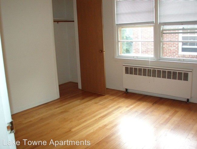 Building Photo - 2 br, 1 bath Apartment - 2905 Monroe Street