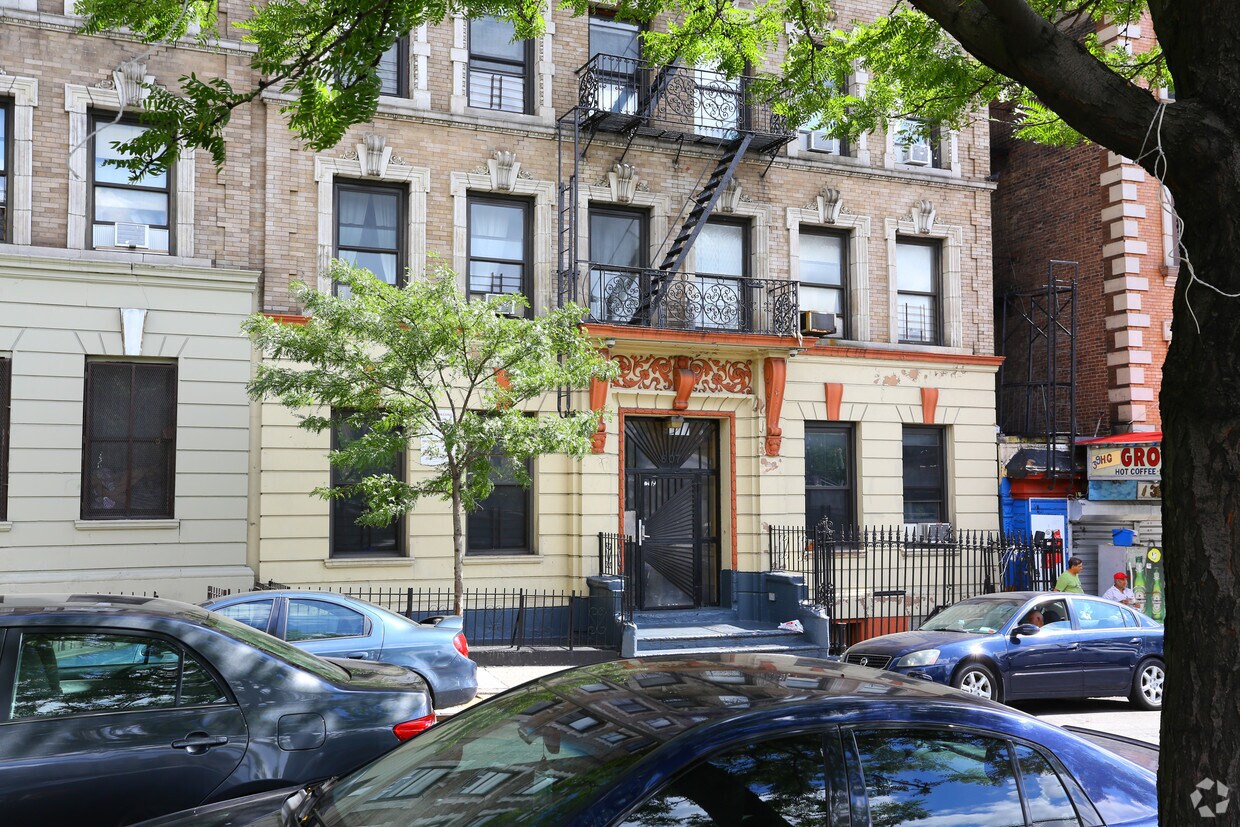 Building Photo - 507 W 179th St
