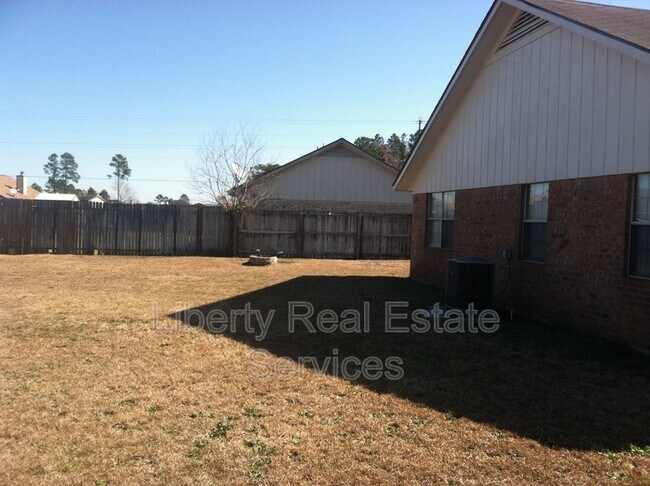 Building Photo - 762 Jeanette Cir