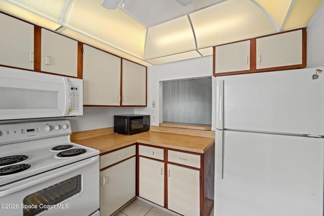 Foto del edificio - 3799 S Banana River Blvd