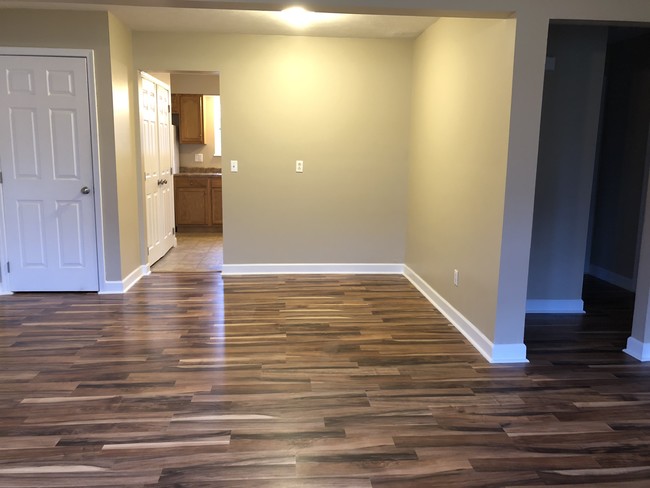 Foto del edificio - 5381 Big Tyler Rd