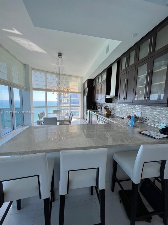 Building Photo - 15811 Collins Ave