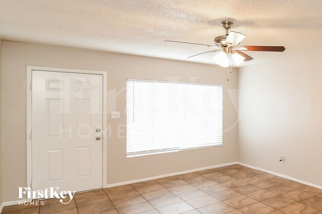 Building Photo - 940 E Loma Vista Dr