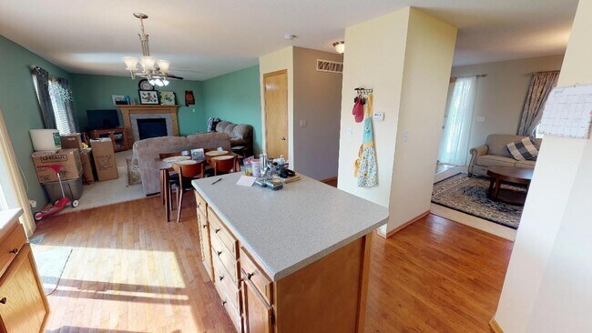 Building Photo - 3 Bedroom Single Family House- Available A...