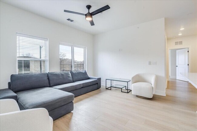 Foto del edificio - 3000 Duval St