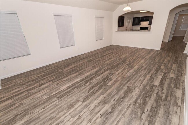 Foto del edificio - 5327 Long Arbor Ln