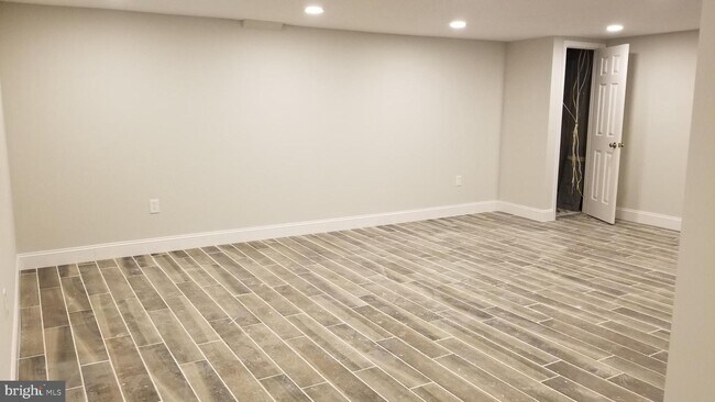 Building Photo - 10925 Broad Green Terrace