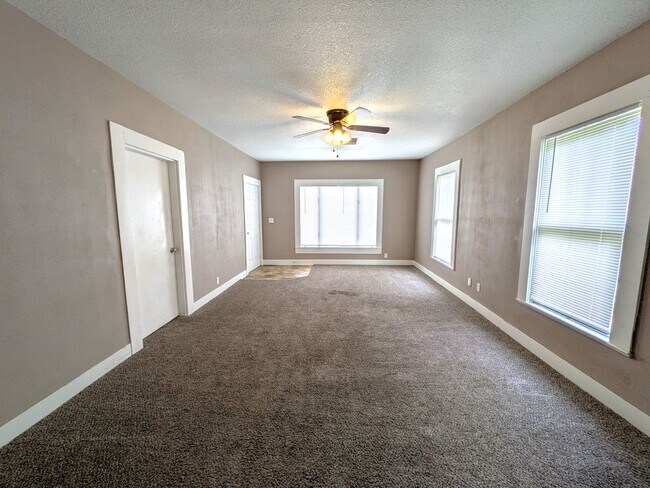 Building Photo - 4315 Brandon Ave