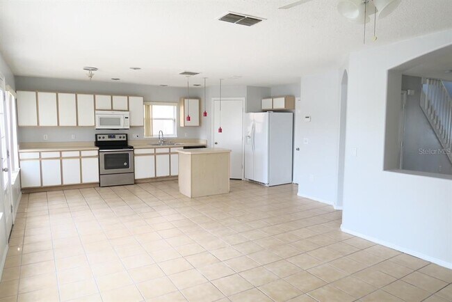 Building Photo - 14345 Sun Bay Dr
