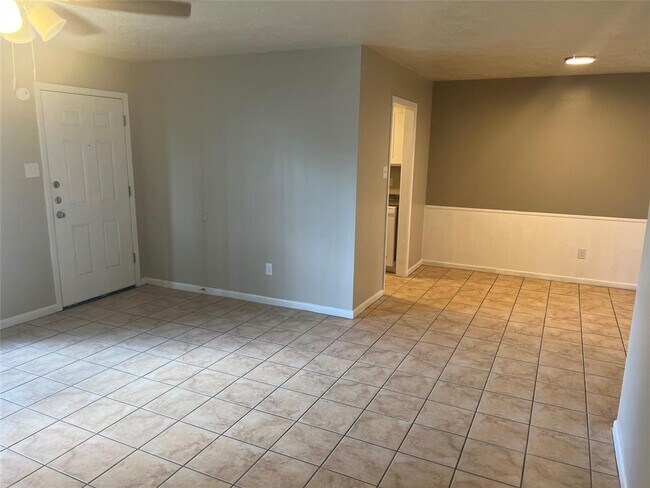 Building Photo - 2406 Bandera Dr