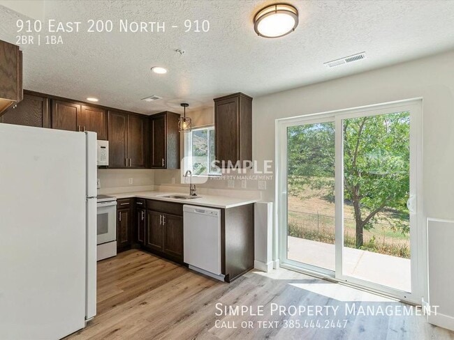 Building Photo - 910 E 200 N