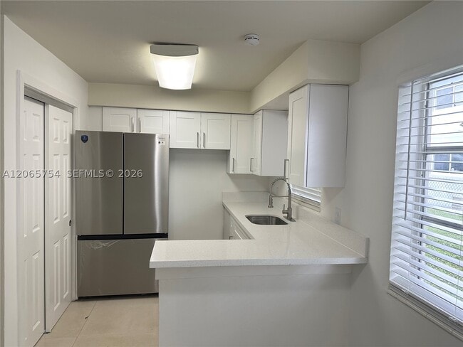 Building Photo - 5211 SW 91st Ave