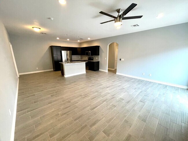 Foto del edificio - Beautiful 3 Bedroom Townhome Near Kingman Hospital!