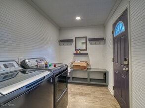 Building Photo - 570 Juneway Dr