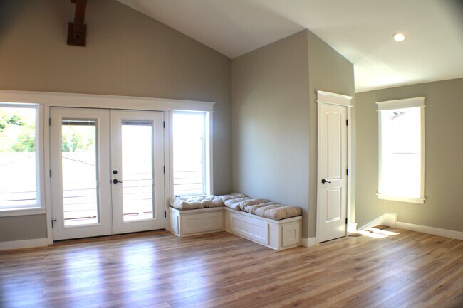 Building Photo - 2119 Andreo Ave