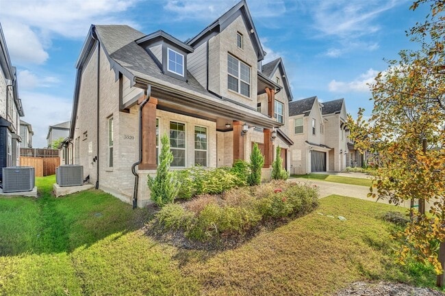 Building Photo - 3520 Helios Ln