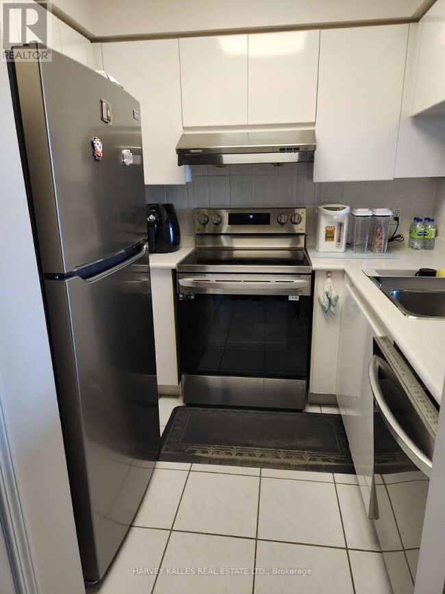 Building Photo - 8 Hillcrest Ave