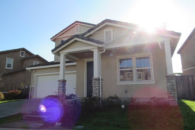 Foto del edificio - Gorgeous 4 Bed/2.5 Bath in Perfect Pittsburg Location