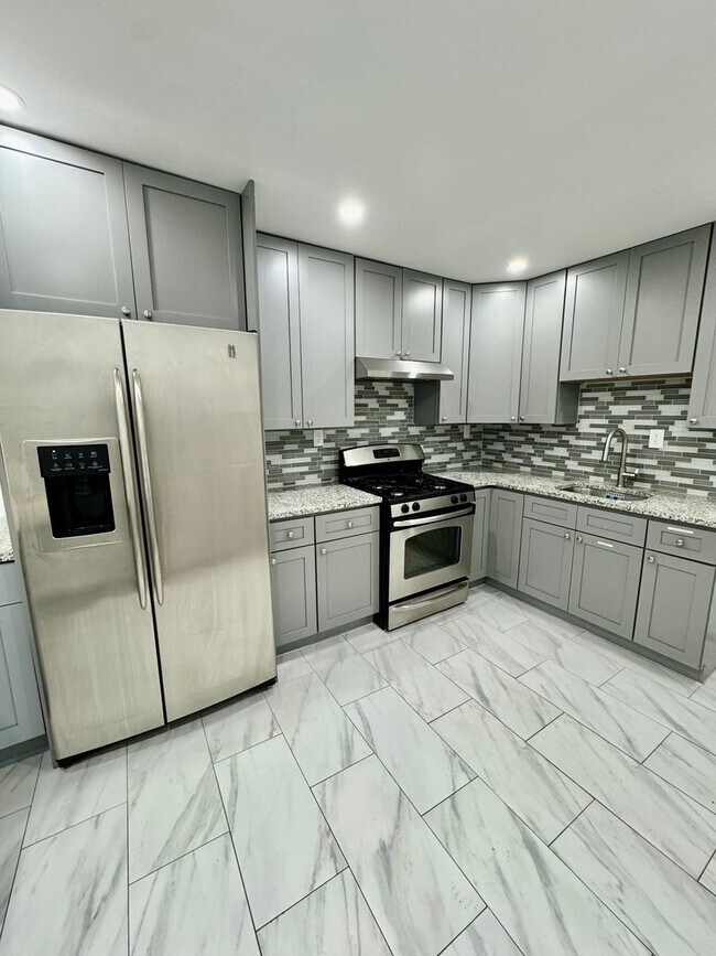 Foto del edificio - Renovated 3-Bedroom Home with Modern Ameni...