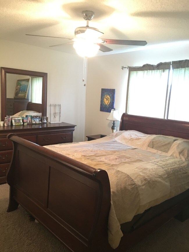 Foto del edificio - 4063 Meadow Cir