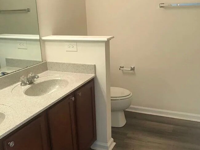 Building Photo - 3135 Manhasset Ln