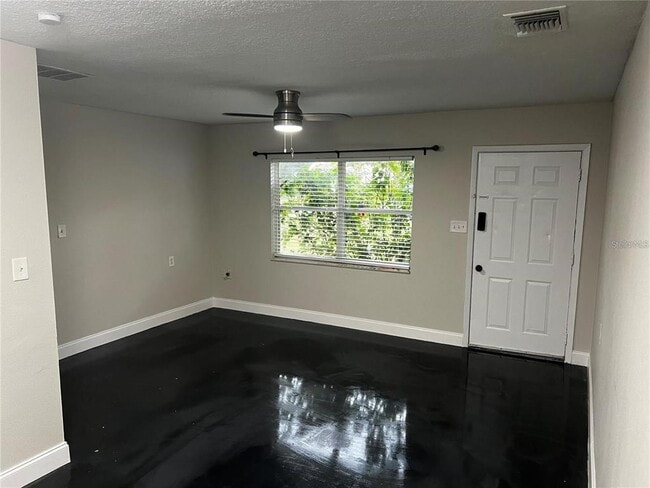 Building Photo - 2117 Bonneville Dr