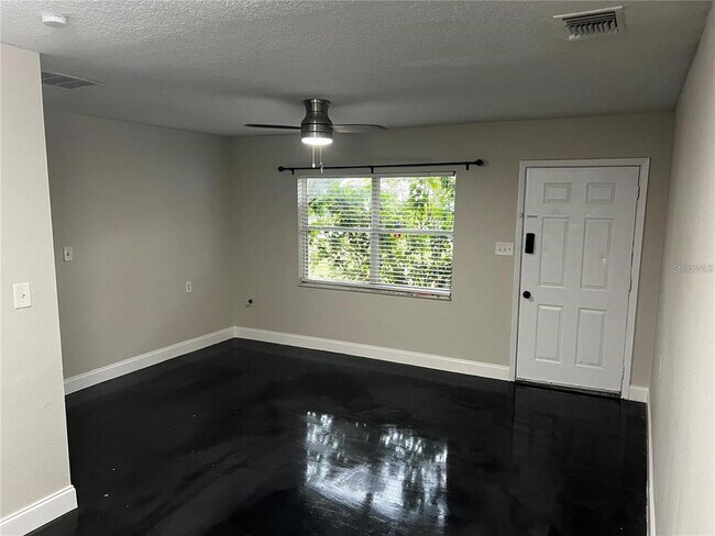 Foto del edificio - 2117 Bonneville Dr