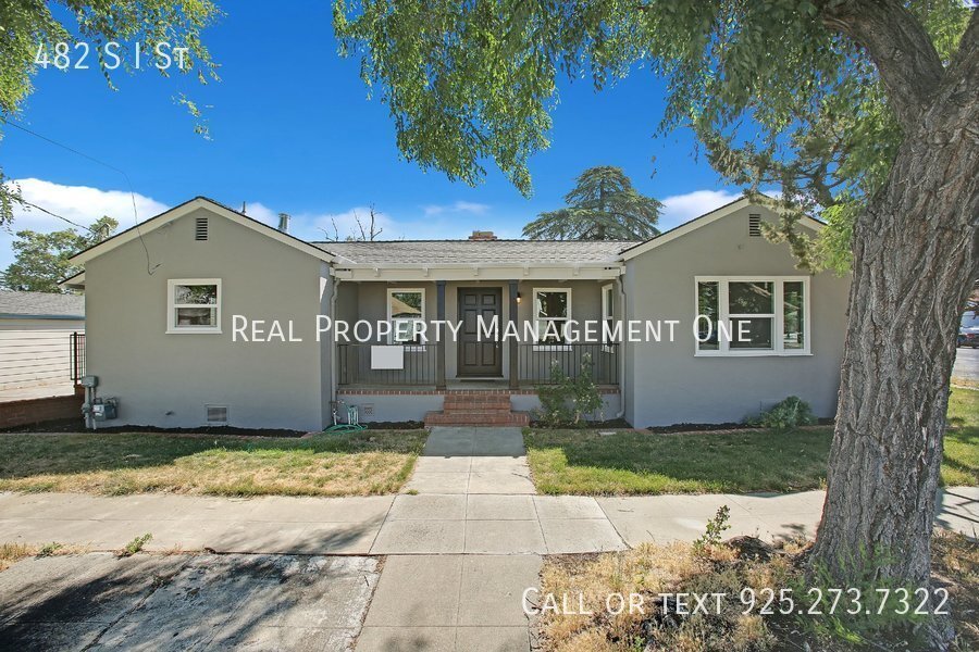 Foto principal - Gorgeous 2 Bedroom 1 Bath Home Walkable to...