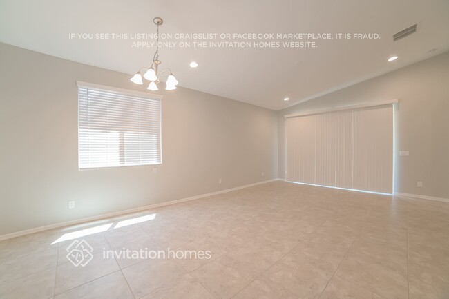 Foto del edificio - 7951 W Orange Dr