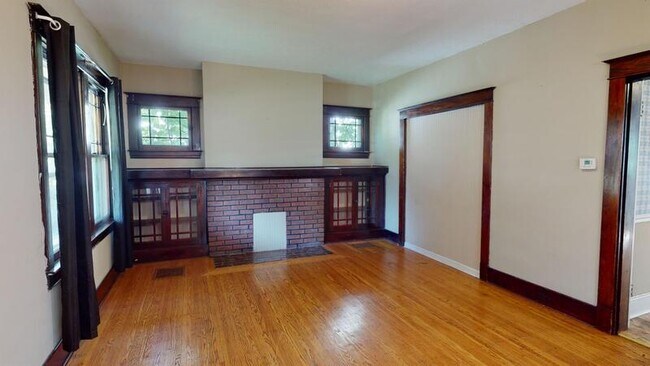 Building Photo - 137 W Collins Ct