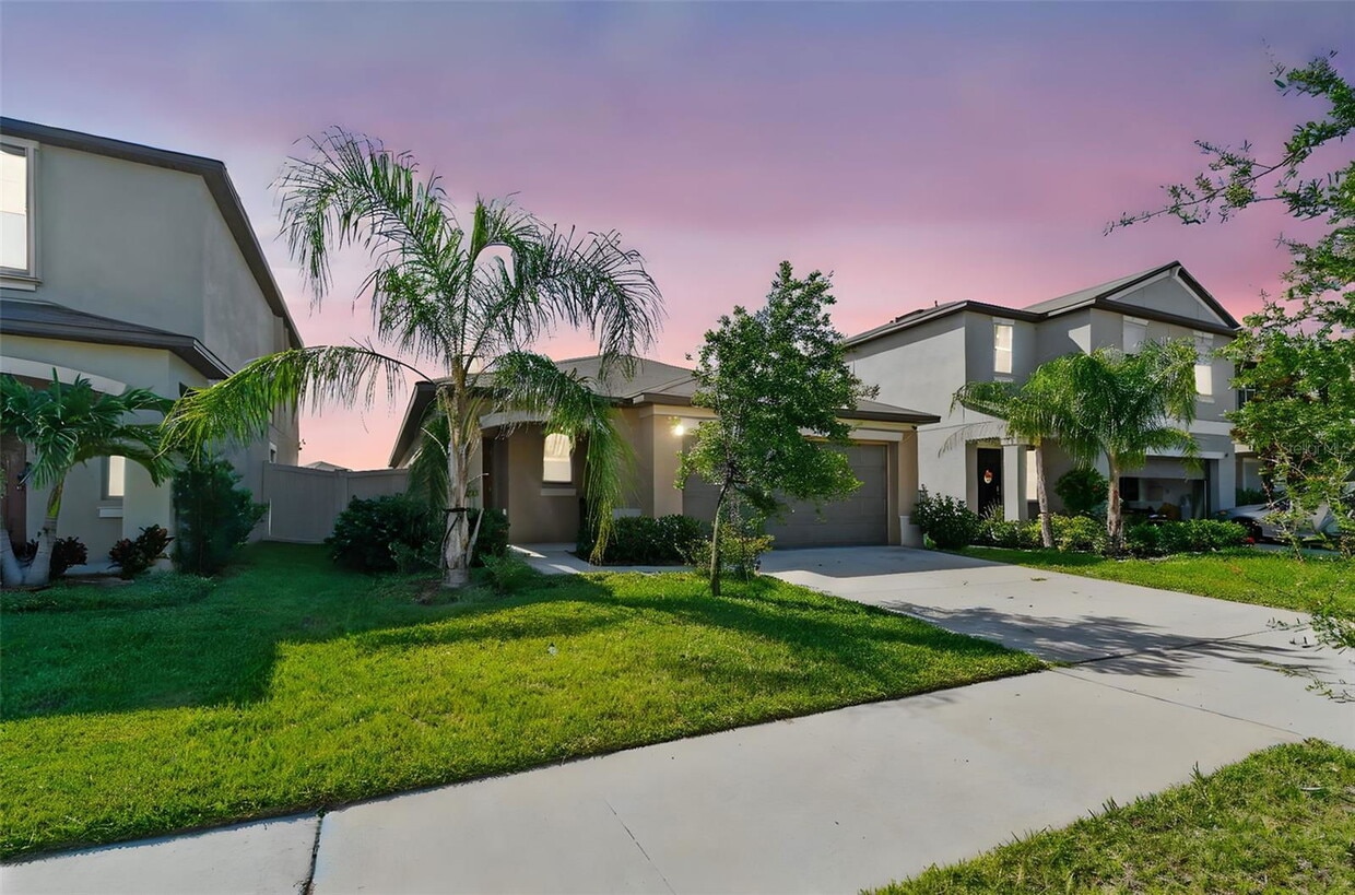 Photo - 9437 Lemon Drop Loop, Sun City Center, FL 33573 - 3 BR 2 BA detached house