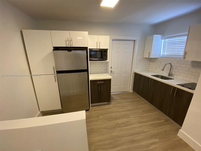 Foto del edificio - 11310 Peachtree Dr