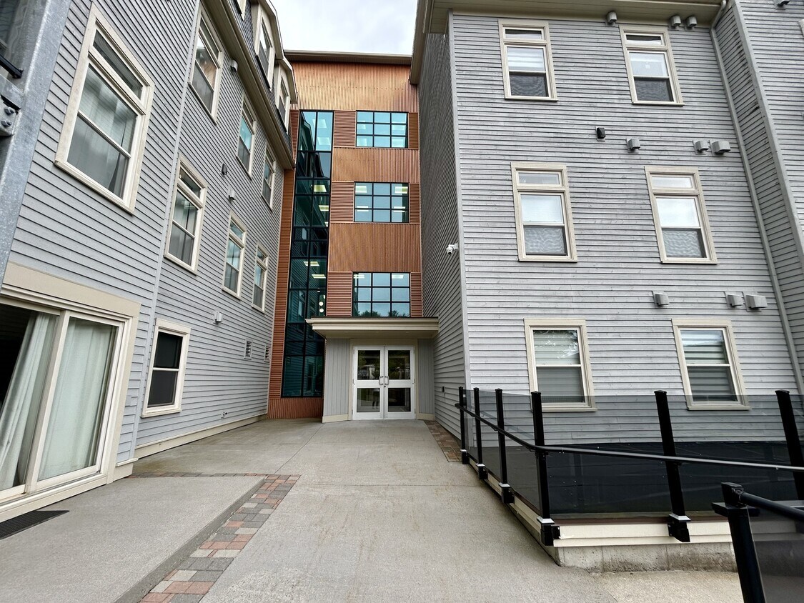 Primary Photo - 181 Hamilton Ave