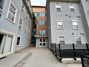 Building Photo - 181 Hamilton Ave