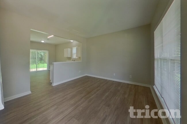 Foto del edificio - 5400 Peachwood Dr