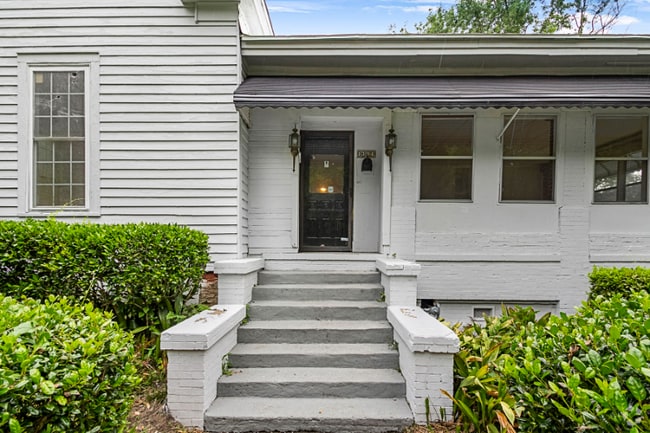 Building Photo - 1394 Ross St
