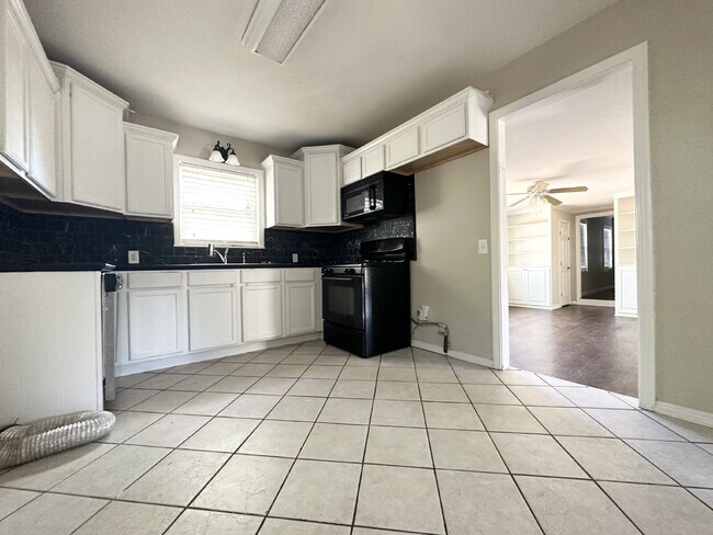 Foto del edificio - Spacious Home in Tech Terrace