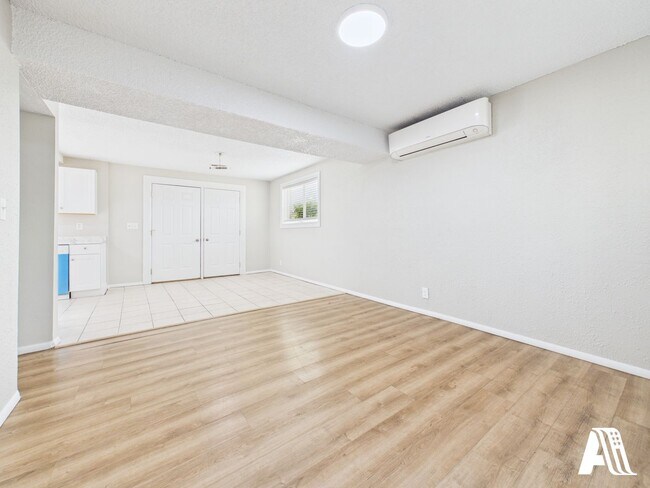 Foto del edificio - 967 W Duplex