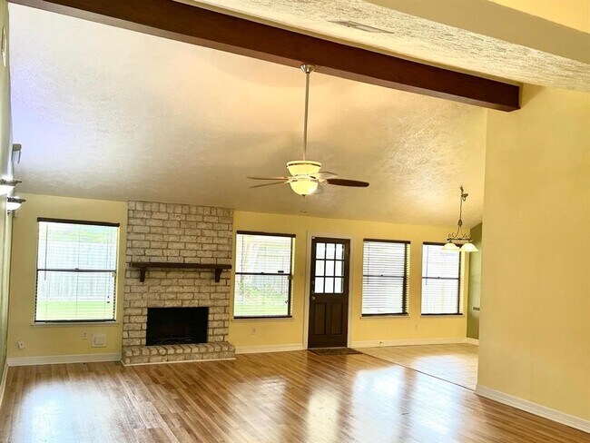 Foto del edificio - 3127 Shawnee Dr