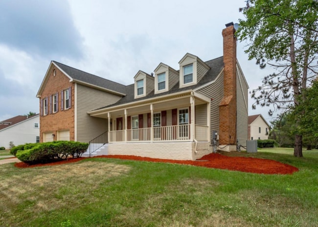 Building Photo - 1303 Fairlakes Pl