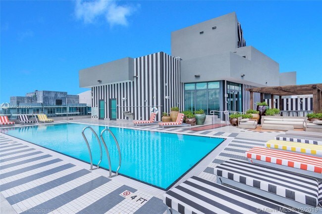 Foto del edificio - 1300 S Miami Ave